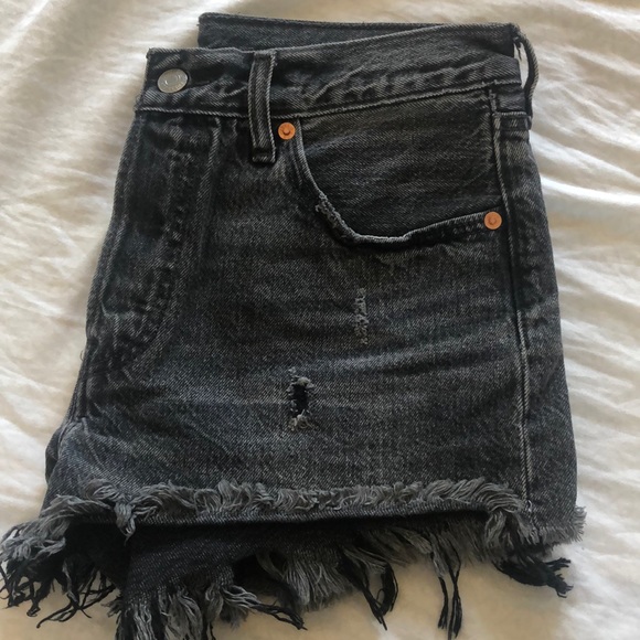 Women’s Levi’s 501 Black Jean Shorts - Picture 5 of 5